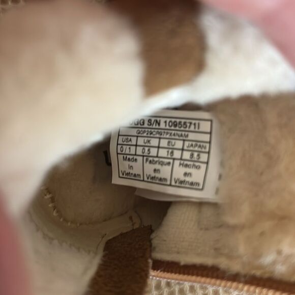 UGG Baby Ramona Boot, Size 0/1. BRAND NEW has tag but no box - Picture 14 of 14